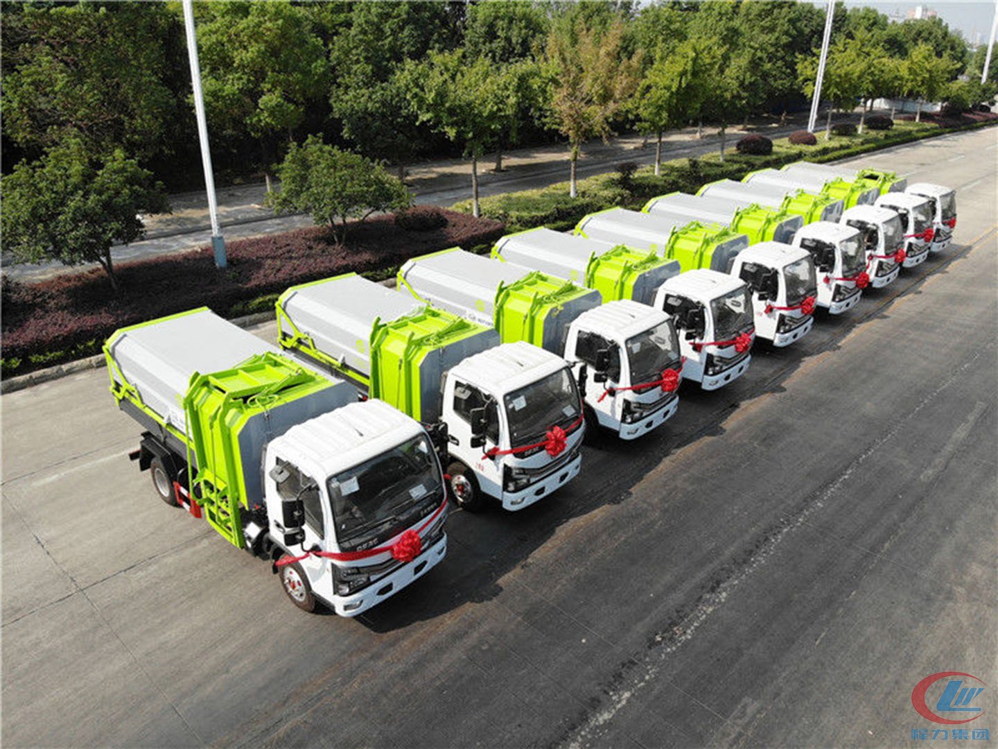 AG尊龙凯时官网集团国六新款春风小多利卡D6自装卸垃圾车批量发车